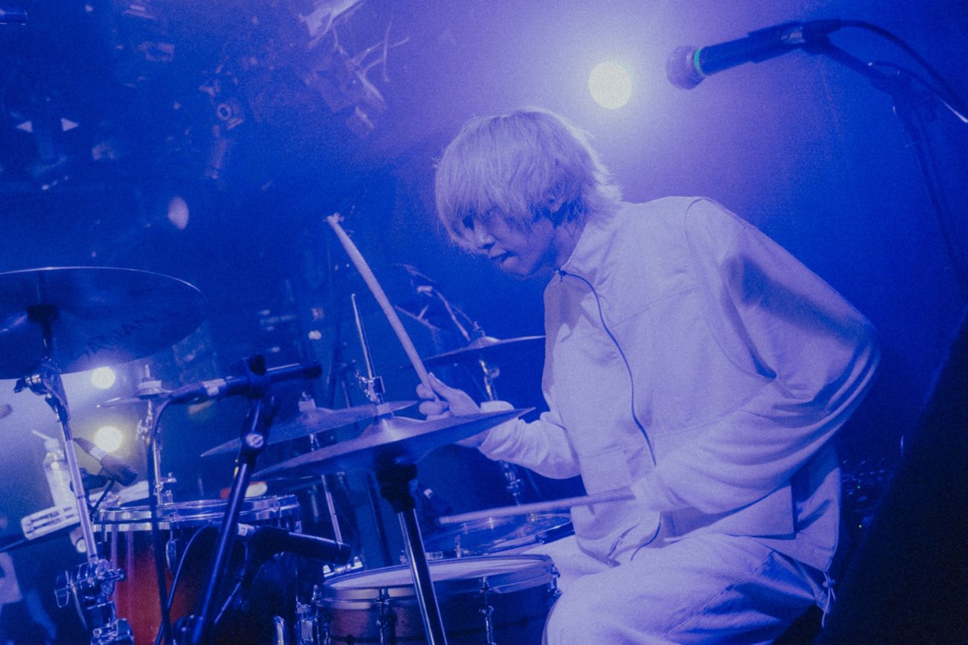 【ライブレポート】4人組バンド、AwkmiuとAoooにフロアが熱狂したイベント“Gift Shop”を振り返る - 画像一覧（6/11）