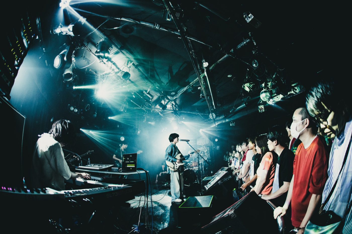 【ライブレポート】4人組バンド、AwkmiuとAoooにフロアが熱狂したイベント“Gift Shop”を振り返る - 画像一覧（11/11）