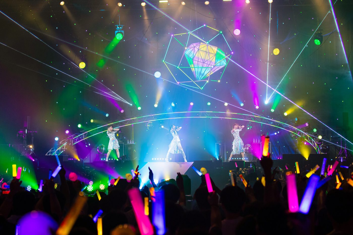 【ライブレポート】TrySailツアーファイナル。冒頭からクライマックス感溢れるステージの熱気を振り返る - 画像一覧（3/4）