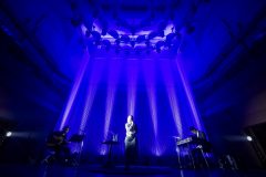 【ライブレポート】ReoNa、FCツアーが開幕！「5周年を迎えたふぁんくらぶのみんなへ届けるお歌、最後まで楽しんでいってね」