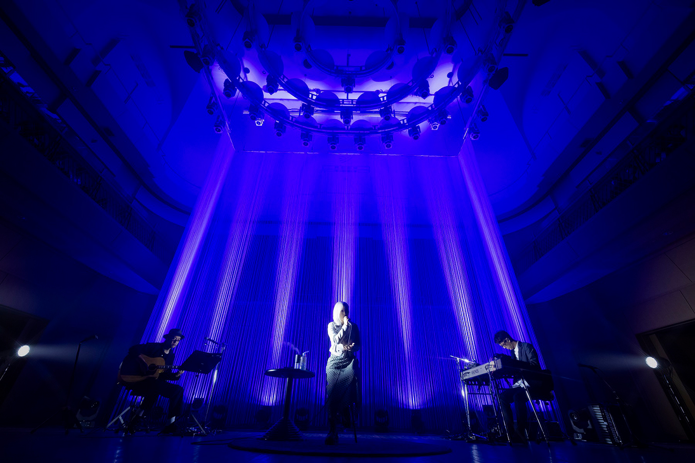 【ライブレポート】ReoNa、FCツアーが開幕！「5周年を迎えたふぁんくらぶのみんなへ届けるお歌、最後まで楽しんでいってね」