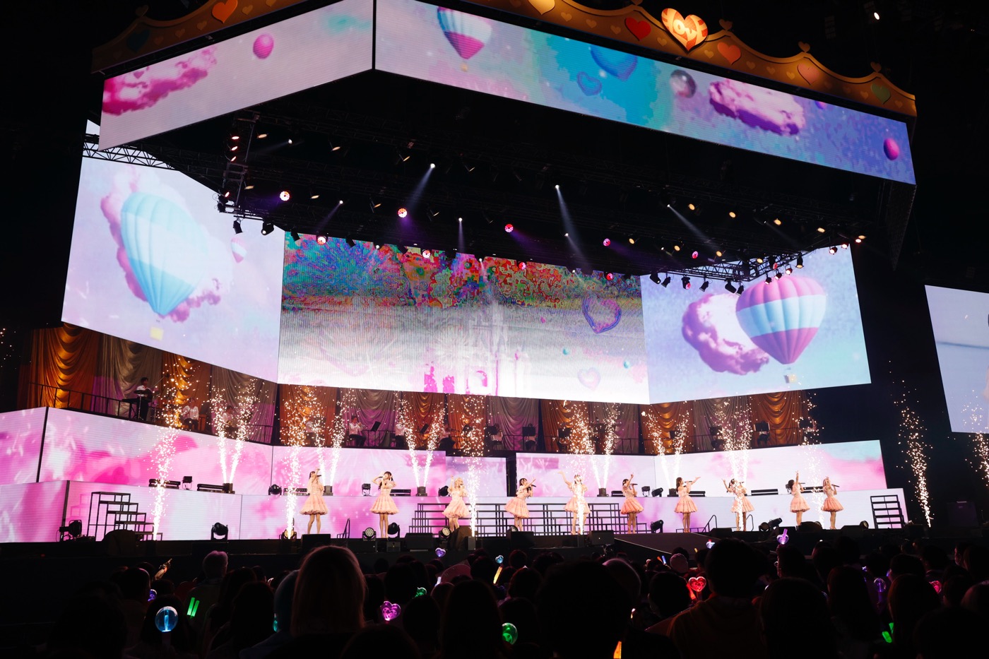 【ライブレポート】=LOVE、6年間の感謝を届けたデビュー6周年記念コンサートで初アリーナツアー開催を発表