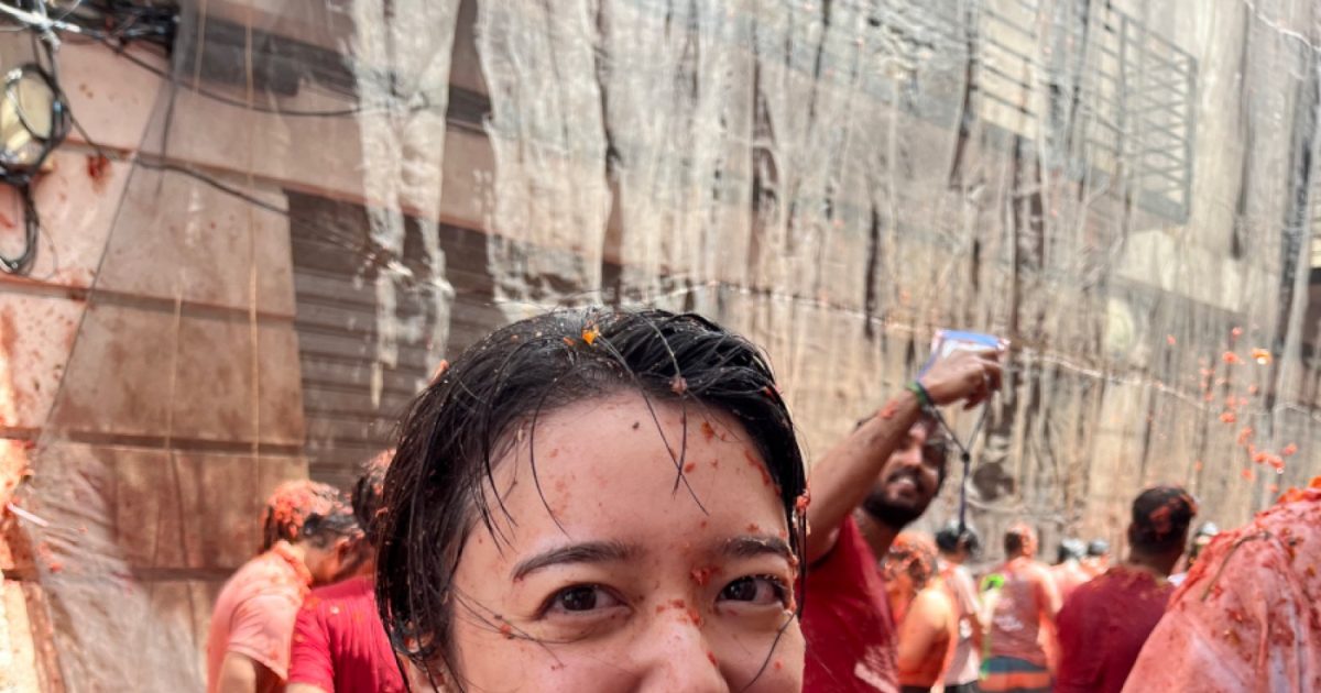 上白石萌音がスペインの奇祭・トマト祭りでキレる!? 「普通にケンカで