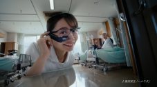 足立佳奈が看護師に扮する、ドコモビジネス新WEB CM公開！ CMソングは奥田民生「ハナウタ」 - 画像一覧（1/9）