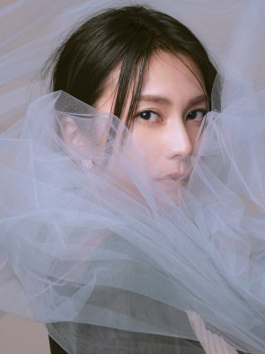 柴咲コウ、芸能活動25周年記念アルバム『ACTOR’S THE BEST ～Melodies of Screens～』のために撮り下ろした最新ビジュアル公開