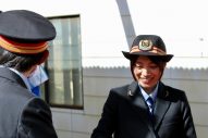 miwa出雲市駅1日駅長に就任！ 観光列車「あめつち」を迎えるアナウンスや出雲市駅でのグリーティングに参加 - 画像一覧（3/8）