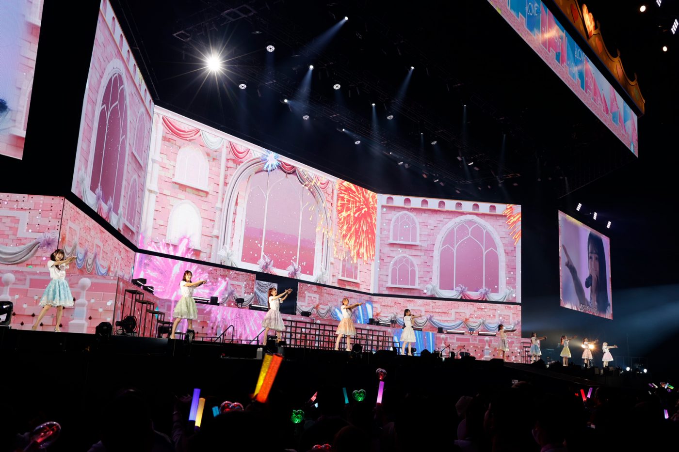 【ライブレポート】＝LOVE6周年コンサート。メンバー全員が織りなした圧倒的なステージングを詳説する - 画像一覧（17/18）