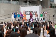【ライブレポート】超特急、フリーライブ『お試し超特急』に1万人を動員！ 通行人にも熱烈アピール - 画像一覧（2/14）