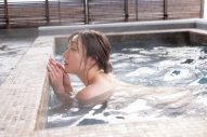 須田亜香里、初のフォトエッセイ『がんこ』より“濡れ髪入浴カット”公開！「入浴シーンは一番攻めているかもしれません」 - 画像一覧（7/7）