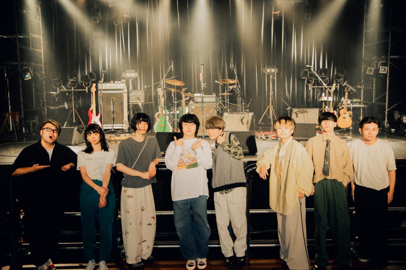 【SMA50th】クジラ夜の街×崎山蒼志の2マンツアー最終公演。独創的な音楽性が交差した刺激的なステージをレポート - 画像一覧（1/14）