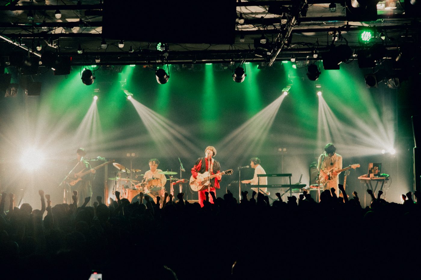 【SMA50th】クジラ夜の街×崎山蒼志の2マンツアー最終公演。独創的な音楽性が交差した刺激的なステージをレポート - 画像一覧（10/14）