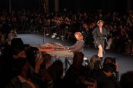 YOSHIKIによるピアノパフォーマンスも！MAISON YOSHIKI PARIS、パリで堂々デビュー - 画像一覧（6/7）