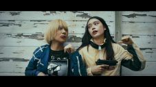 女王蜂「狂詩曲」× 映画『ベイビーわるきゅーれ ナイスデイズ』コラボムービーを公開 - 画像一覧（1/3）