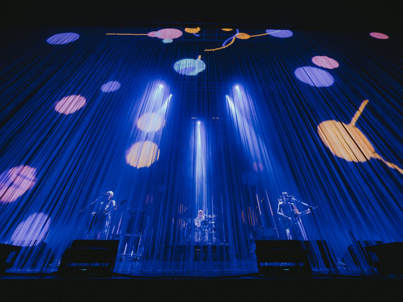 【ライブレポート】羊文学ツアー最終日。最新シングル「more than words」を含め、メジャーデビュー以降の活動を網羅するような圧巻のステージを振り返る - 画像一覧（9/21）