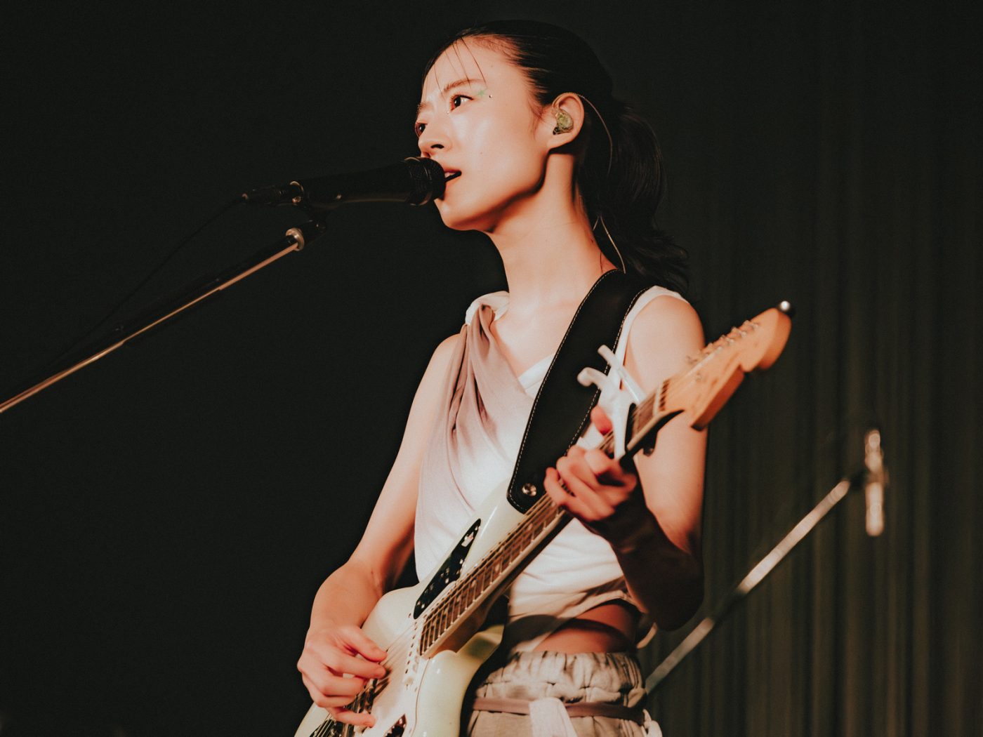 【ライブレポート】羊文学ツアー最終日。最新シングル「more than words」を含め、メジャーデビュー以降の活動を網羅するような圧巻のステージを振り返る - 画像一覧（17/21）