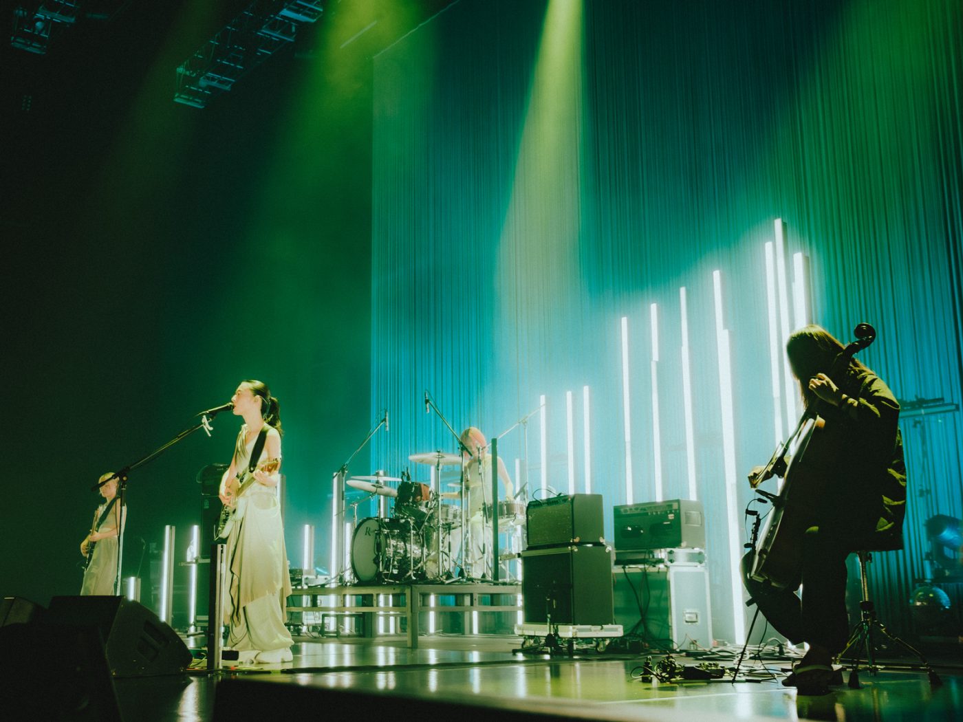 【ライブレポート】羊文学ツアー最終日。最新シングル「more than words」を含め、メジャーデビュー以降の活動を網羅するような圧巻のステージを振り返る - 画像一覧（19/21）