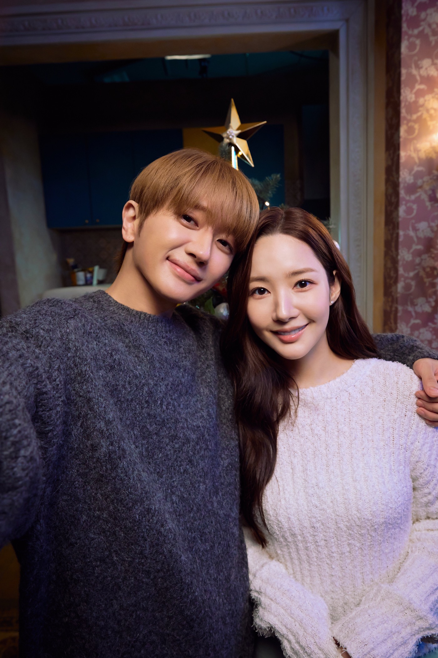 Nissy（西島隆弘）韓国トップ俳優パク・ミニョンとの2ショット公開！ドームツアートレーラーで初共演 - 画像一覧（1/2）