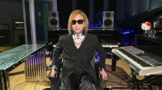 YOSHIKI、三度目の頚椎手術後初の生放送に車椅子で登場！「順調に回復しています」 - 画像一覧（3/3）
