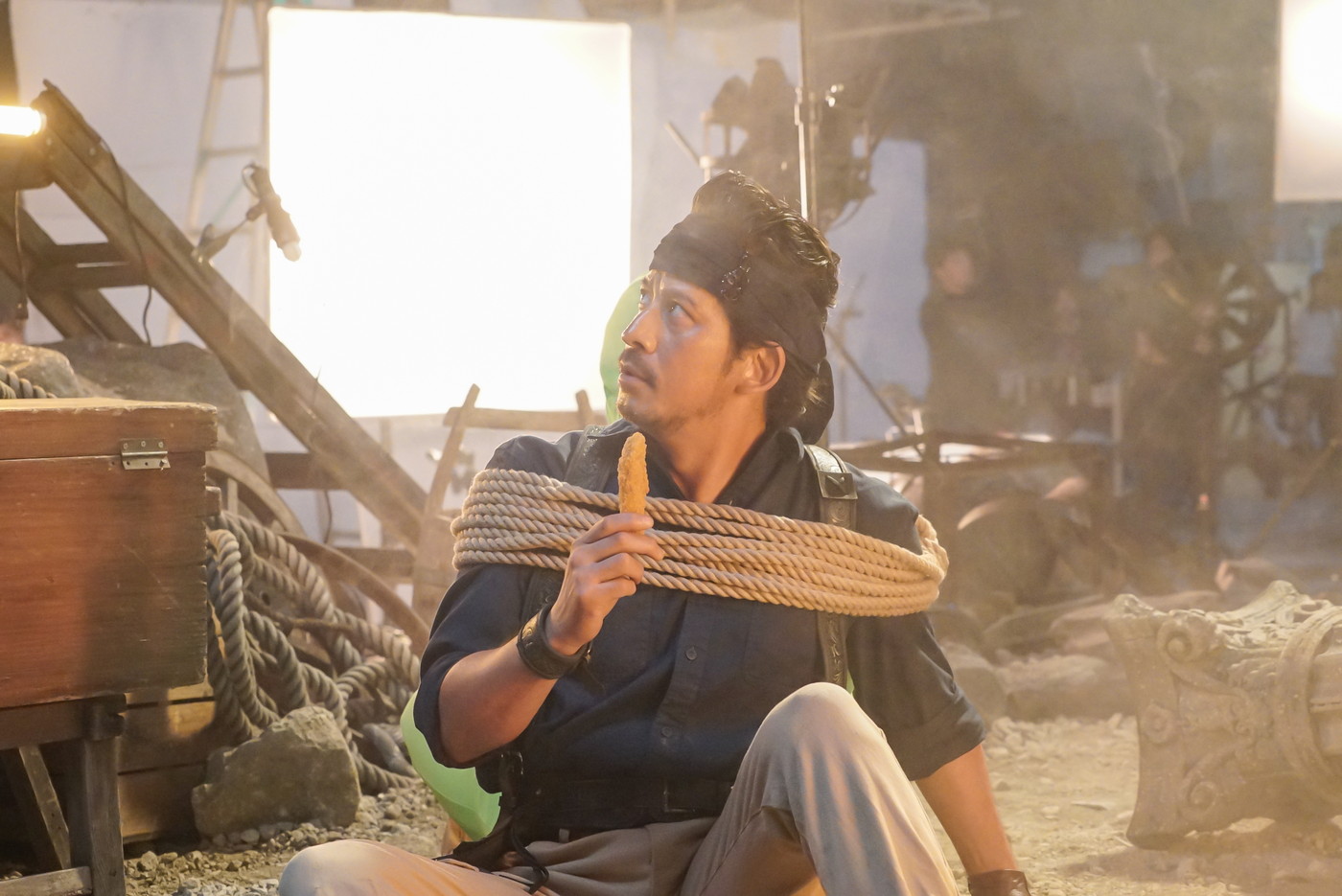 岡田准一、マクドナルド“チキチキン THE ガーリックペッパー”新TVCM出演！双子の冒険家を演じる - 画像一覧（15/19）