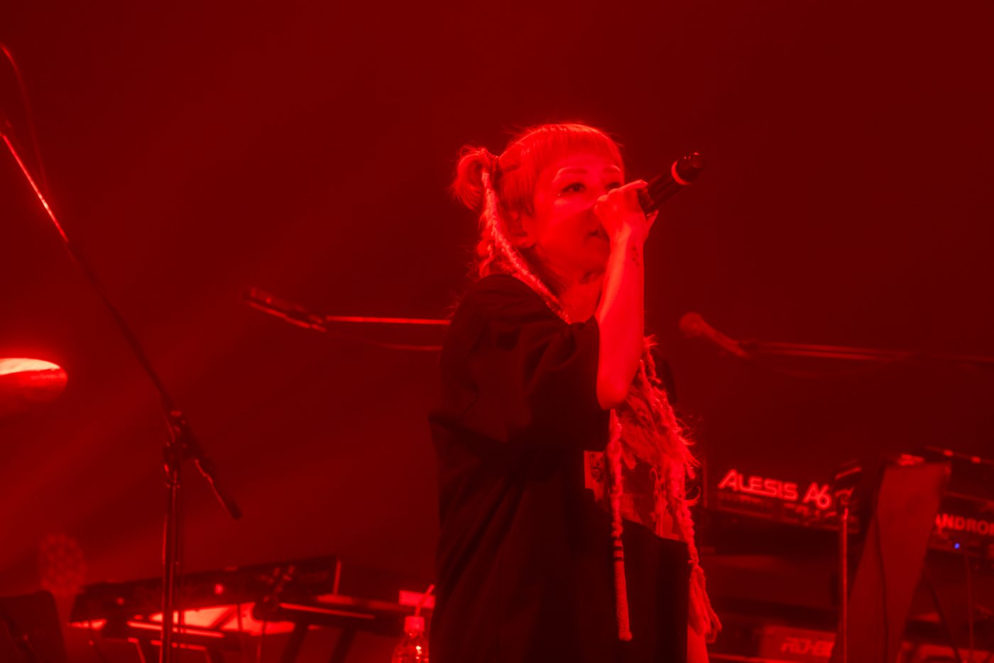 【SMA50th】THE KEBABSとPUFFYの熱気溢れる貴重な2マンライブ。両バンドのギタリストが新井弘毅だから実現したステージをレポート！ - 画像一覧（1/14）