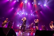 【SMA50th】THE KEBABSとPUFFYの熱気溢れる貴重な2マンライブ。両バンドのギタリストが新井弘毅だから実現したステージをレポート！ - 画像一覧（8/14）