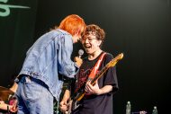 【SMA50th】THE KEBABSとPUFFYの熱気溢れる貴重な2マンライブ。両バンドのギタリストが新井弘毅だから実現したステージをレポート！ - 画像一覧（10/14）