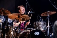 【SMA50th】THE KEBABSとPUFFYの熱気溢れる貴重な2マンライブ。両バンドのギタリストが新井弘毅だから実現したステージをレポート！ - 画像一覧（12/14）