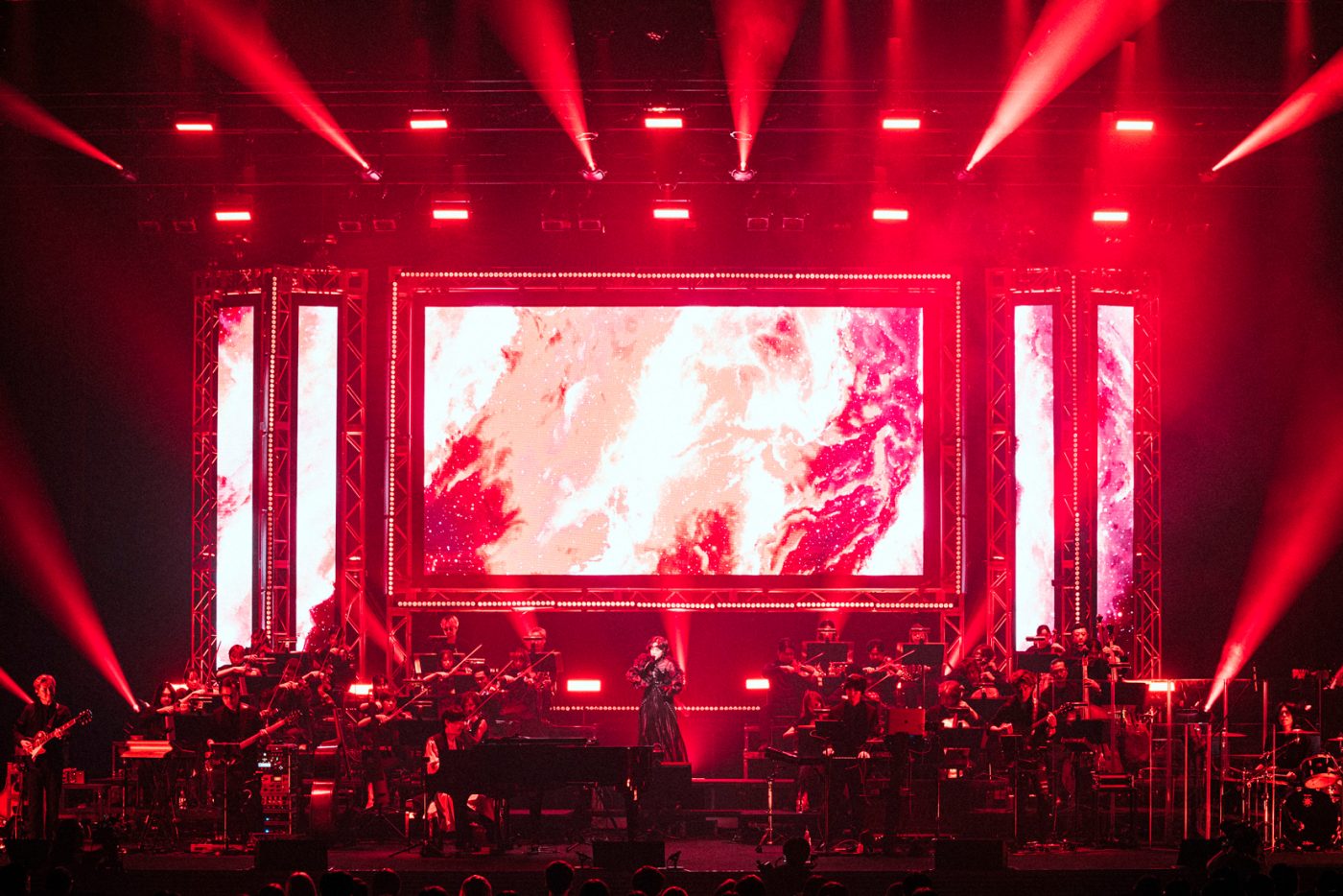【ライブレポート】澤野弘之がアニプレックス作品と辿った20年分の軌跡。贅沢なアニメ映像演出とボーカル曲をフィーチャーしたステージの没入感 - 画像一覧（7/10）