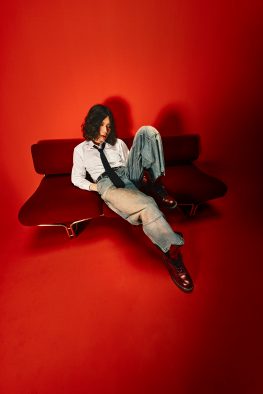 米津玄師「IRIS OUT」が“史上最速”でストリーミング1億再生突破！「チェンソーマンに感謝したい」