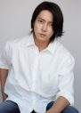 山下智久、至極のラブロマンスに挑む！ Netflix映画『恋に落ちた家』主演決定 - 画像一覧（1/1）