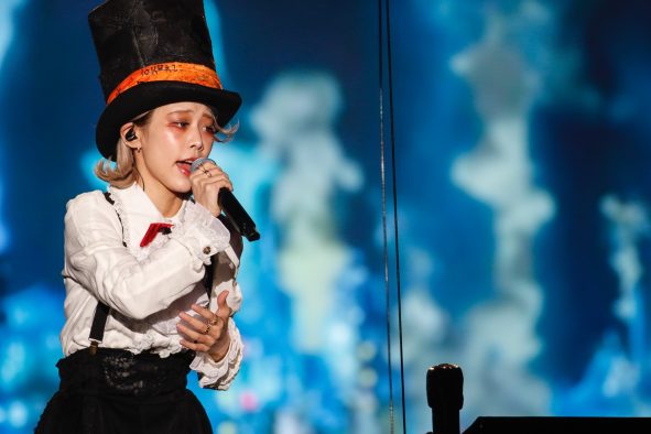 ロザリーナ×HYDE、ハロウィンの夜に『映画 えんとつ町のプペル』の世界をライブで再現