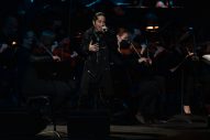 サバプロ・Yoshがオーケストラをバックに熱唱！『FFVIIリメイク』コンサートLA公演が大盛況 - 画像一覧（4/5）