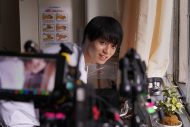 山田杏奈のクランクアップを作間龍斗＆芋生悠がサプライズ祝福！ 映画『ひらいて』メイキング映像公開 - 画像一覧（2/3）