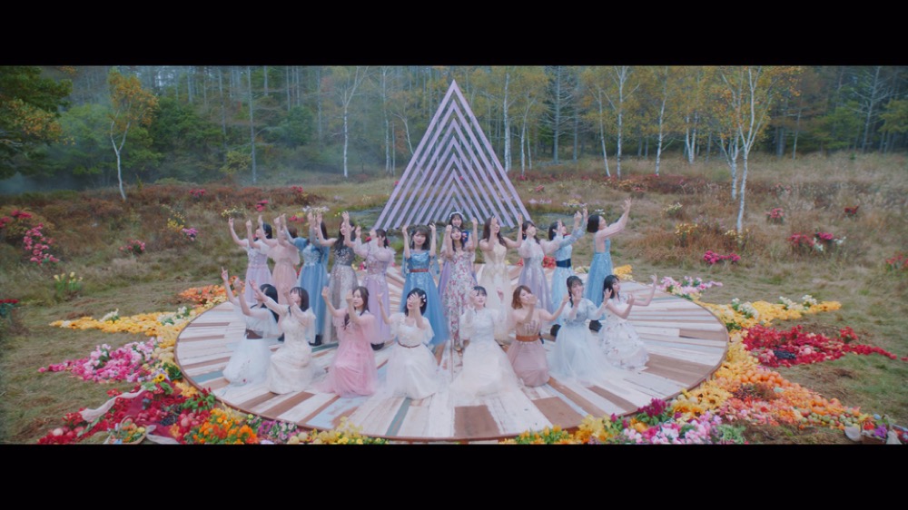 乃木坂46、生田絵梨花が最後のセンターを務める「最後のTight Hug」MV公開 - 画像一覧（4/6）