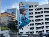 高さ約20メートル！ アイナ・ジ・エンドをモデルとしたミューラル（壁画）が渋谷に登場 - 画像一覧（1/2）