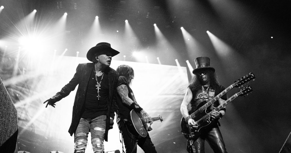 ガンズ・アンド・ローゼズ、来日公演ライブレポートが到着！ 初日公演