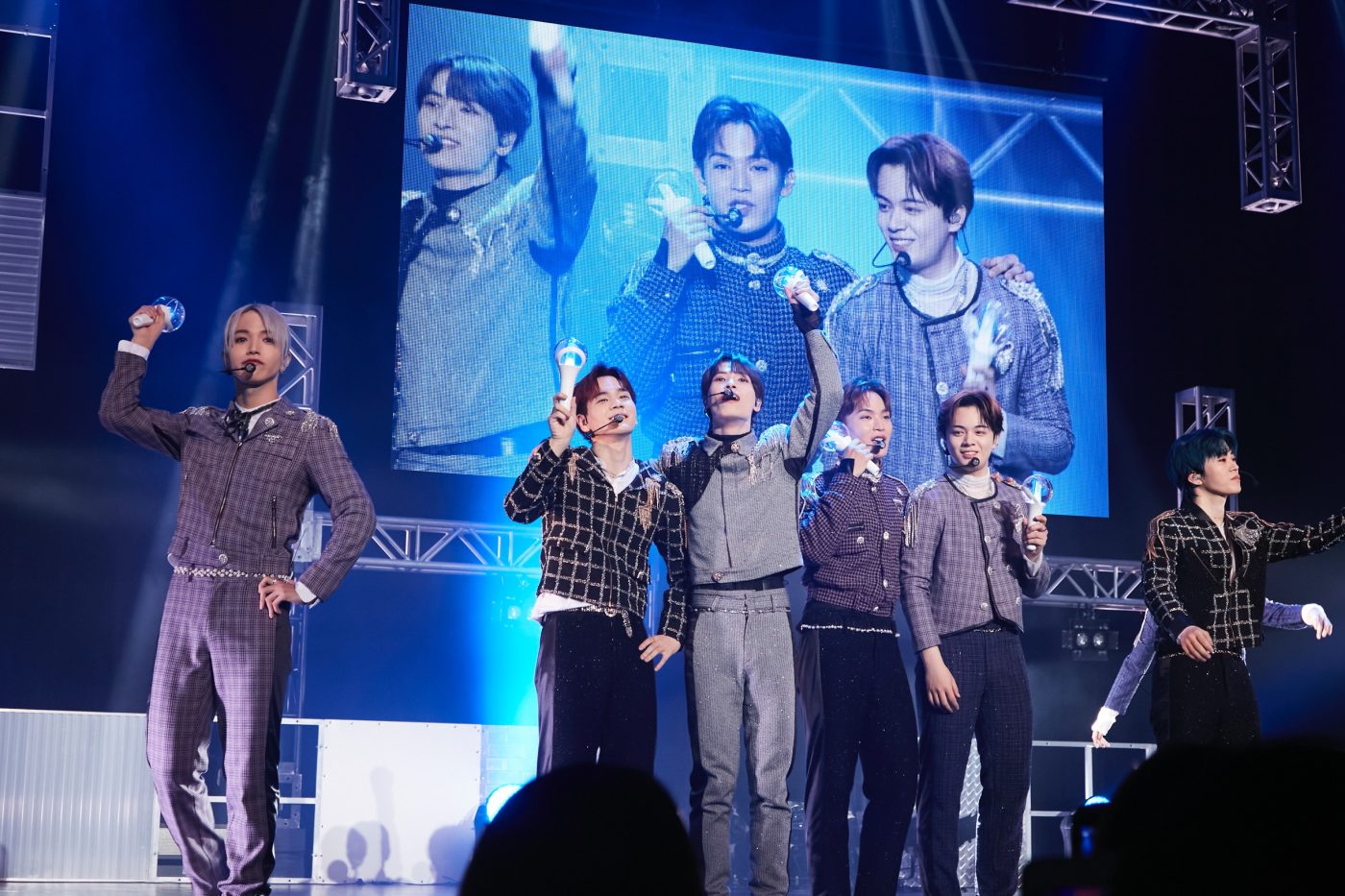 JO1、シングル『MIDNIGHT SUN』発売記念ショーケース公演を開催