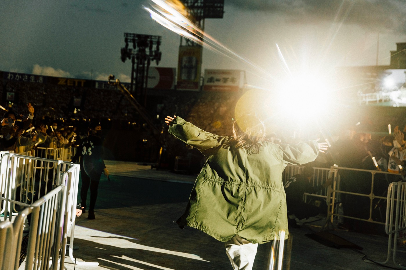 あいみょん、阪神甲子園球場での弾き語りワンマン公演で4万5000人を魅了 - 画像一覧（13/14）