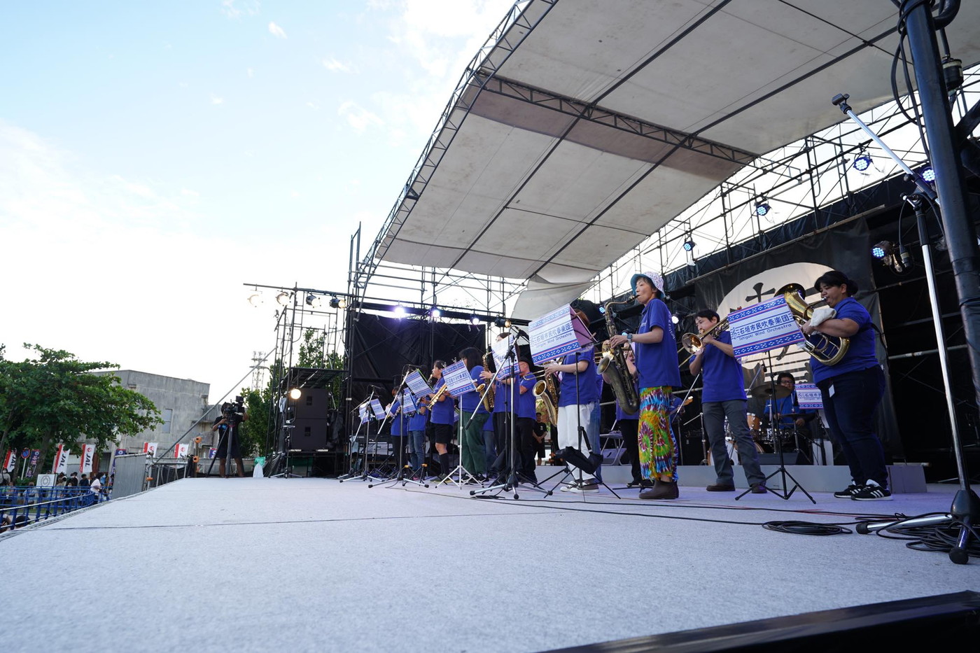 BEGIN、 歌への感謝を届ける3年ぶり野外開催の石垣島『うたの日コンサート』で8,000人が大合唱 - 画像一覧（10/11）