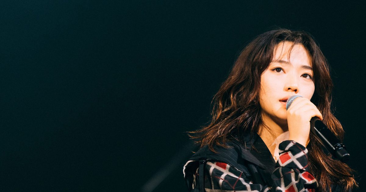 にしな、ワンマンツアー『1999』最終公演のオフィシャルライブレポート