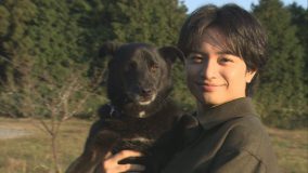 中島健人（Sexy Zone）、映画『ラーゲリより愛を込めて』で共演したタレント犬・大吉と再会
