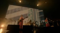 羊文学、ライブ映像作品『羊文学 Tour 2022 “OOPARTS” 2022.6.28』より「キャロル」ライブ映像を期間限定公開 - 画像一覧（1/6）