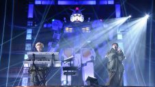 YOASOBI、実物大“動くガンダム”とコラボした「祝福」のライブ映像を公開 - 画像一覧（1/6）