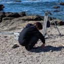 Hey! Say! JUMP・山田涼介、浜辺で貝殻を探すオフショットにファンから「かわいい」の声殺到 - 画像一覧（2/2）