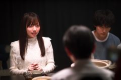 日向坂46・齊藤京子主演ドラマ『泥濘の食卓』、主人公・深愛が不倫相手の家庭に足を踏み入れる衝撃のステージへ