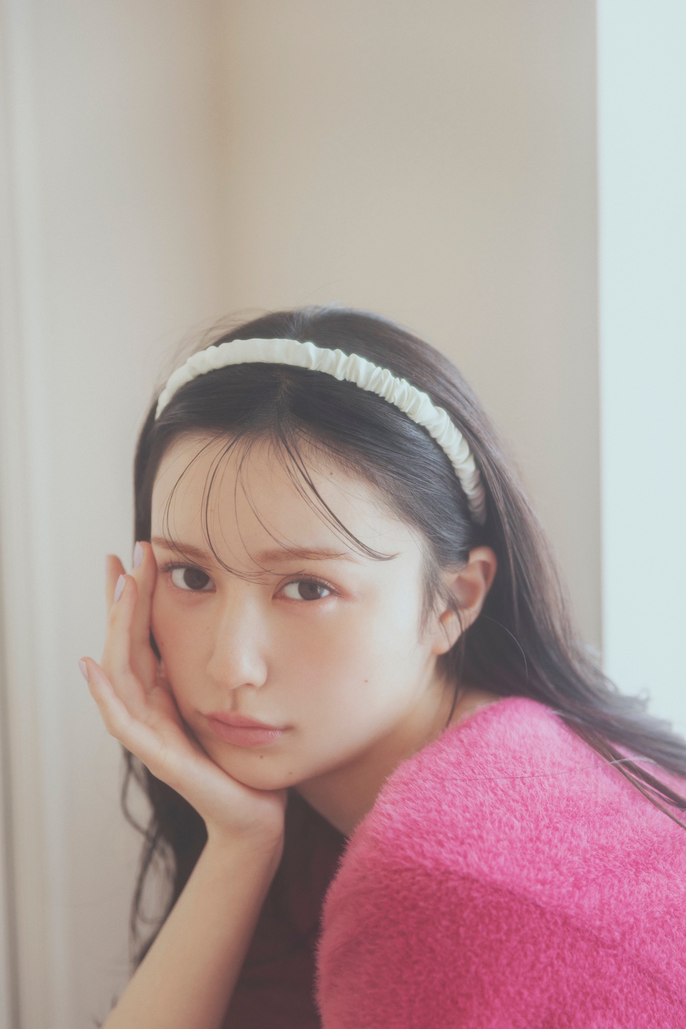 NMB48山本望叶、顔面国宝とも称されるビジュアルで魅せるファーストスタイルBOOK『and MIKANA』を発売 - 画像一覧（7/15）