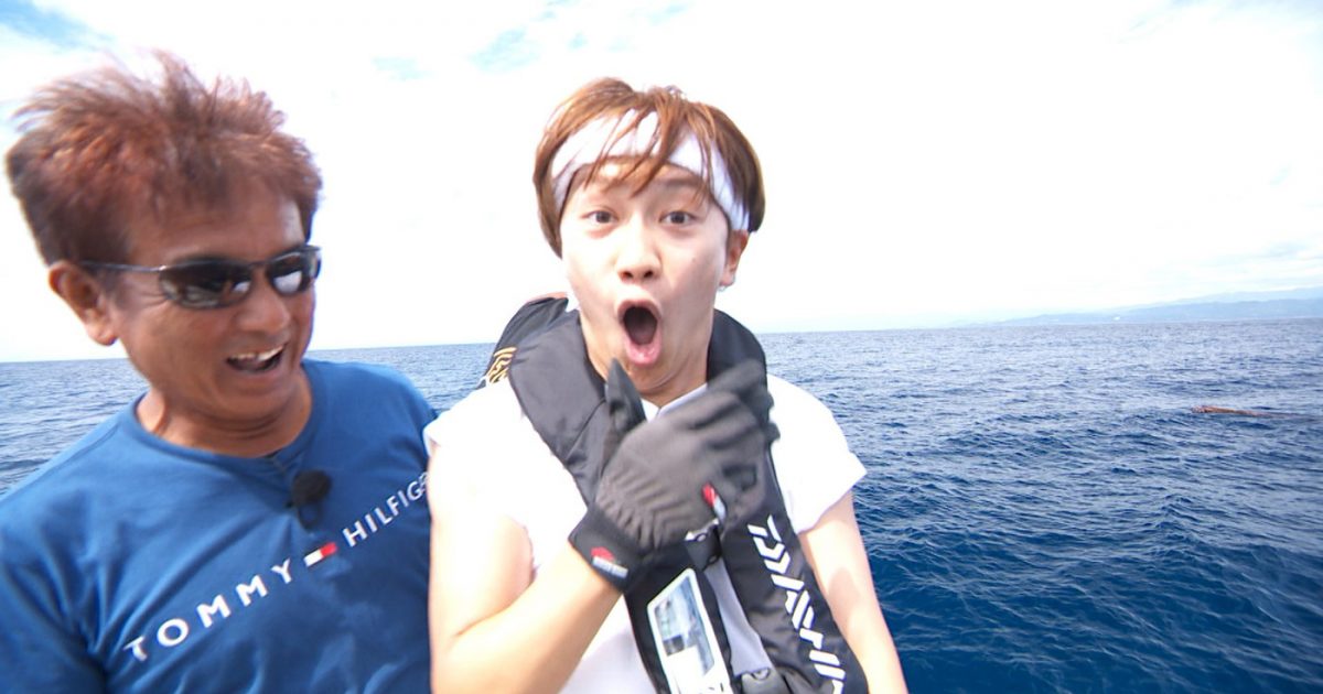 ひと突きのジョー”なにわ男子・藤原丈一郎がモリを片手に謎の巨大魚と