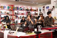 NHK制作『tiny desk concerts JAPAN 稲葉浩志』が本家アメリカ公共放送のYouTubeに掲載 - 画像一覧（3/8）