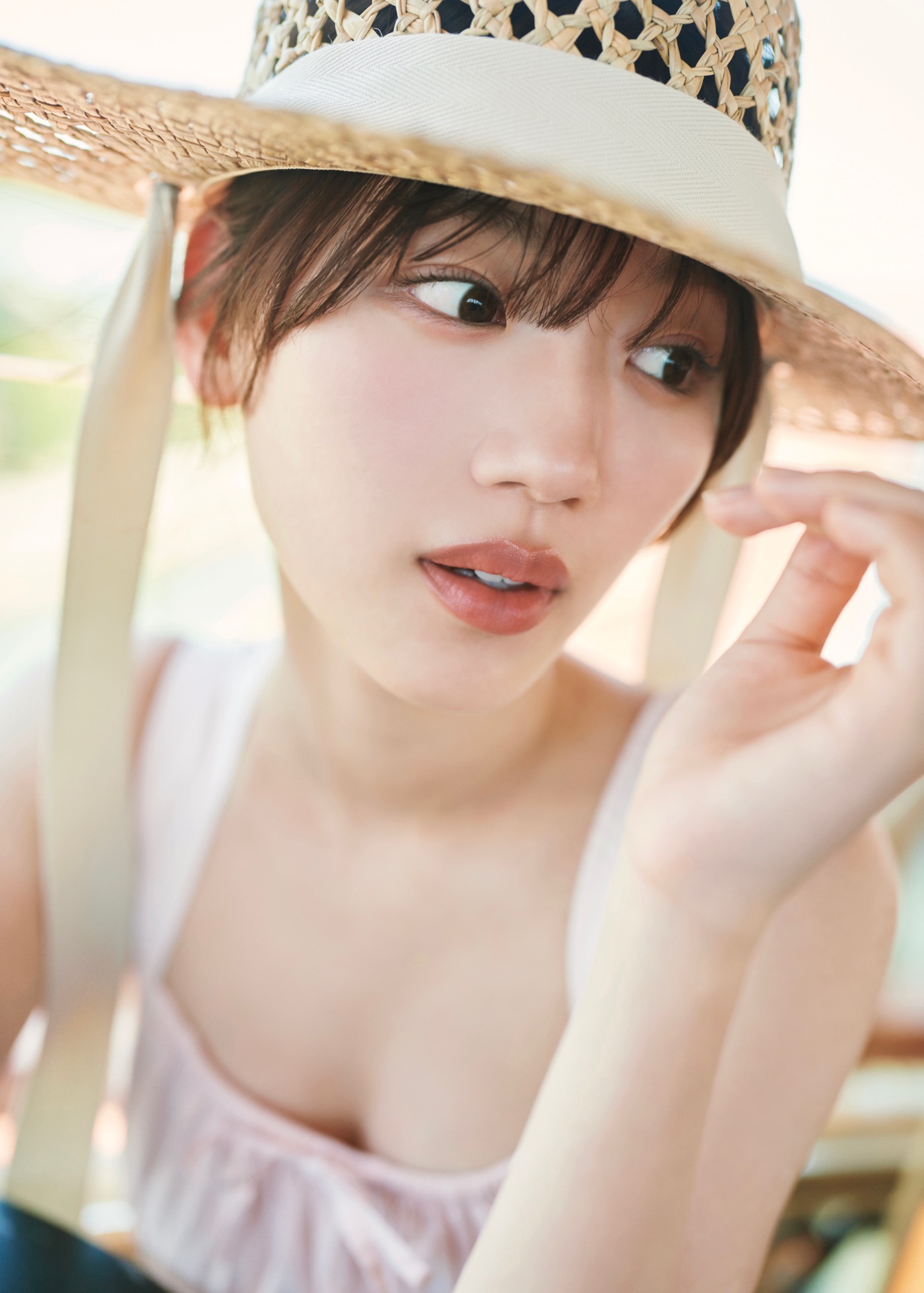 日向坂46佐々木美玲1st写真集より、麦わら帽子カット解禁