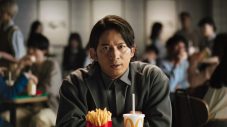 岡田准一がワンカットでダブチ愛を表現！マクドナルド新TVCM『はじめのダブチ』篇公開 - 画像一覧（4/11）